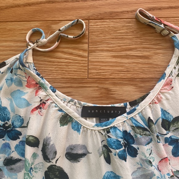 Pretty summer top. - Picture 5 of 10